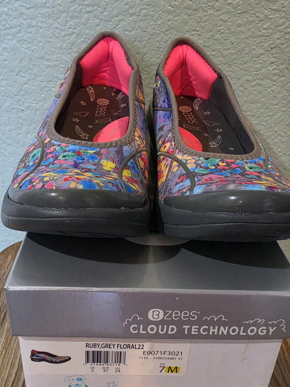 Bzees Ruby Grey Floral Slip On Athleisure Shoes Sz 7 Colorful Abstract In Box
